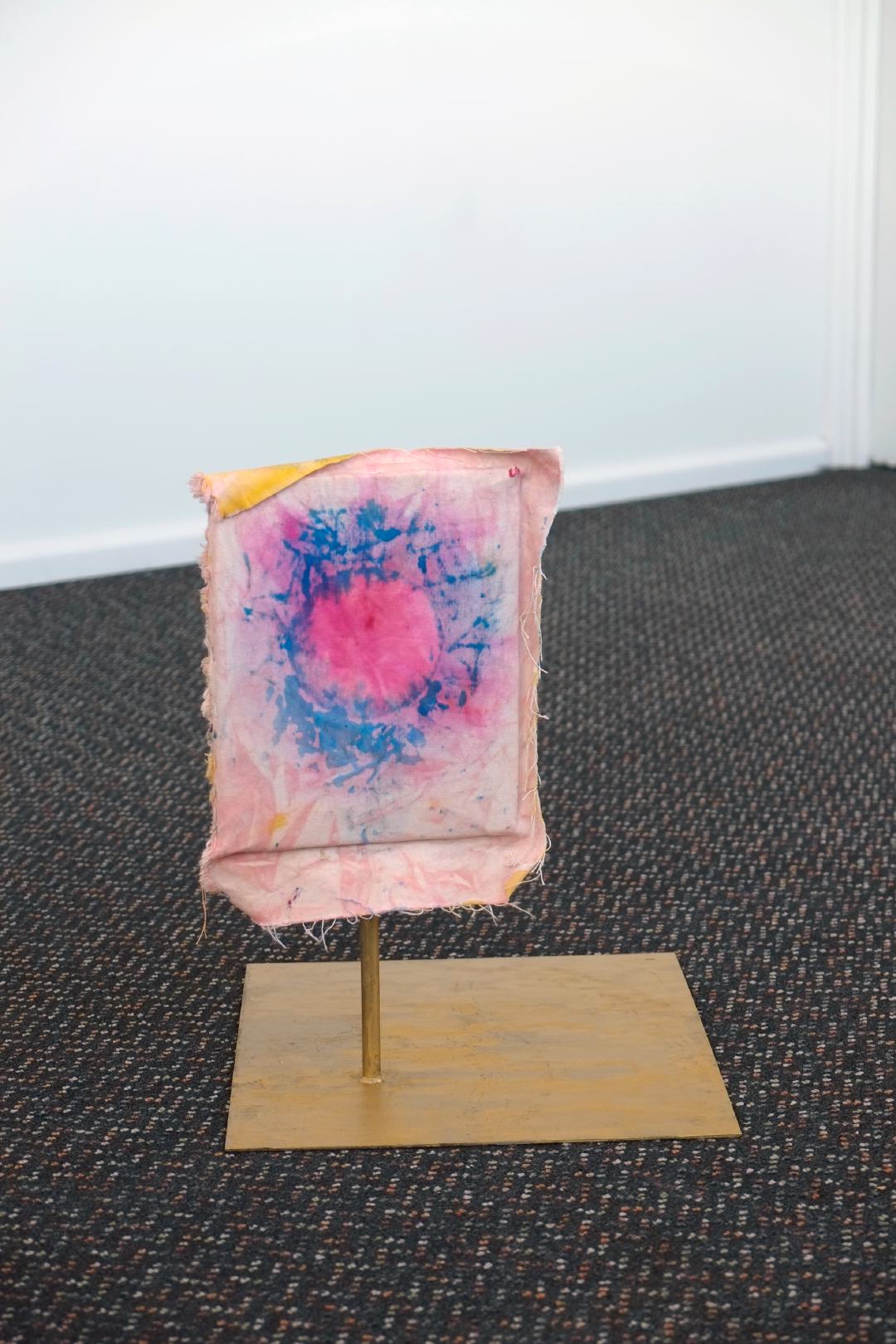 Egg, 2022
acrylic on canvas (with metal stand)
300 x 250mm